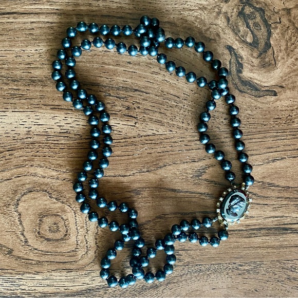 Black Tahitian Pearl Double Strand Necklace. Cameo Clasp/Pin - Picture 7 of 11